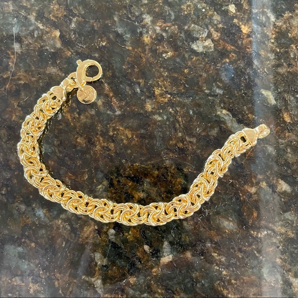 NWOT Bella Diva 18 k gold plate over bronze bracelet - Picture 2 of 2